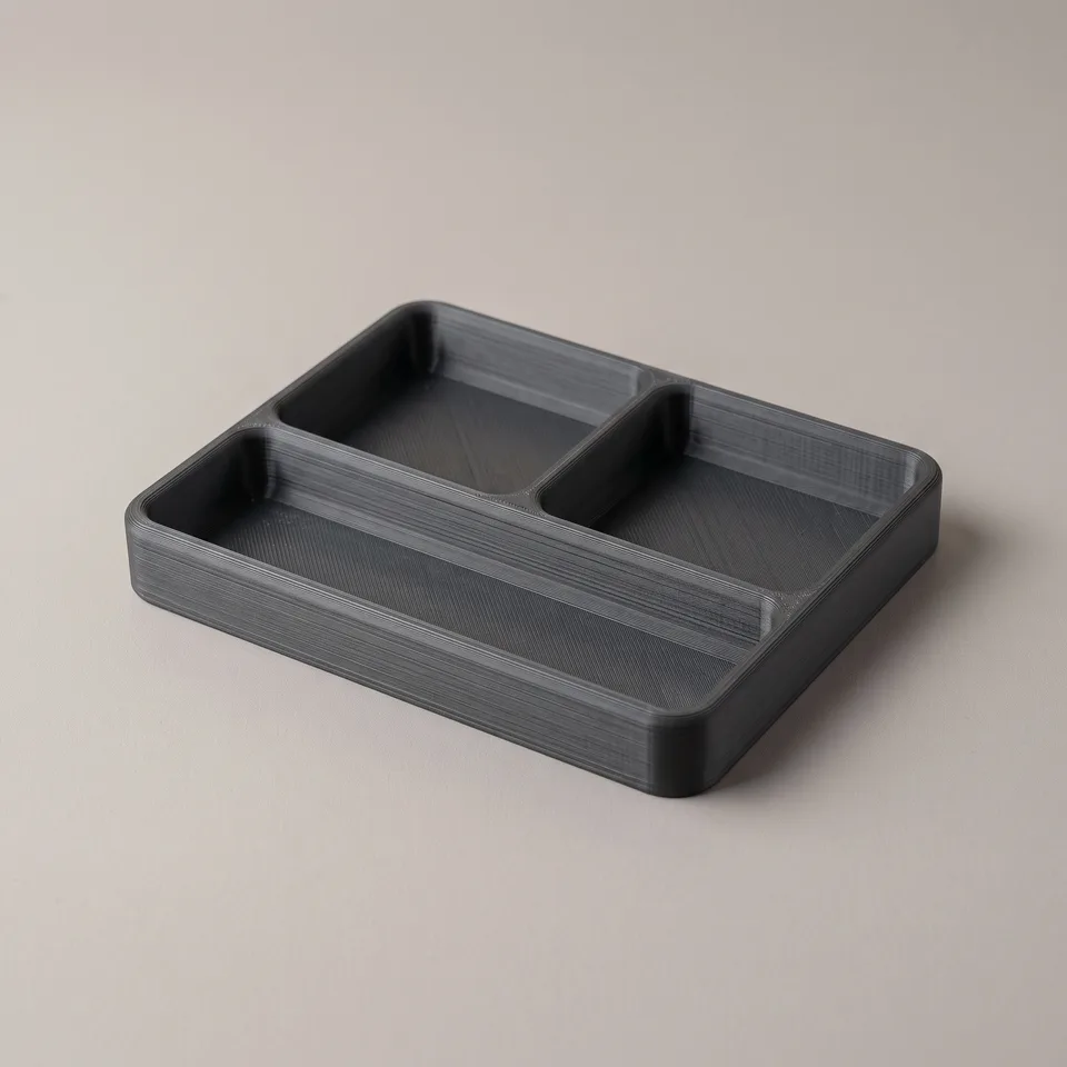 Skrivbordsbricka i grafit med tre fack, tryckt i PETG